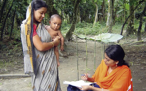 A female interviewer talking to a mother in rural Bangladesh as part of the MSc project of International Centre for Eye Health student Lutful Husain. BANGLADESH. © Lutful Husain
