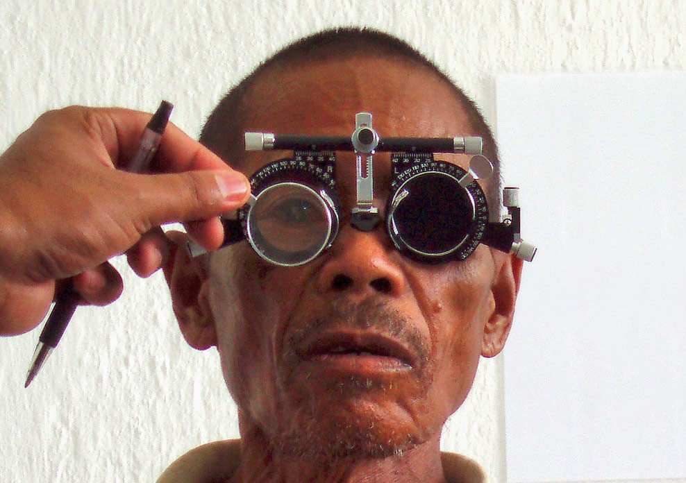 Examen de la réfraction oculaire. TIMOR-LESTE. A Palagyi.