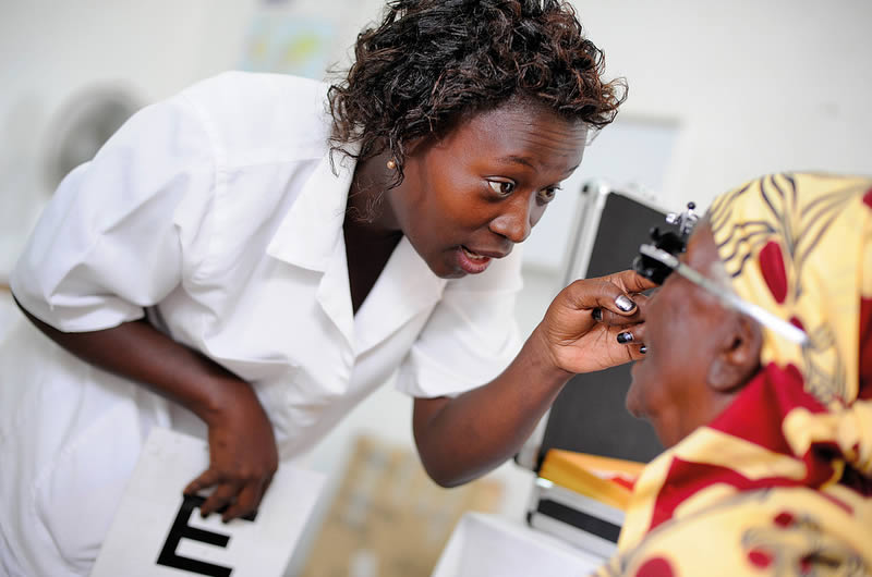 Examination of the eye. MOZAMBIQUE © Riccardo Gangale/Sightsavers.